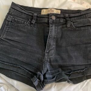 Hollister Short-Short high rise Size 0, waist 24